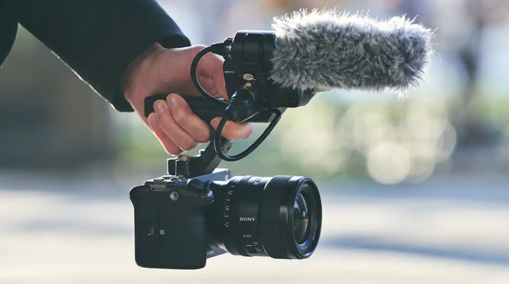 Sony FX3 с дръжка XLR и микрофон